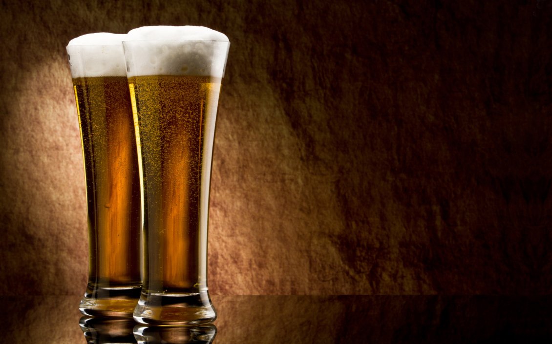Download Wallpaper Two glasses of beer on a table