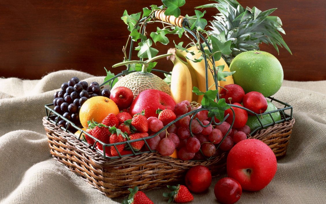 Download Wallpaper Basket full of fresh fruits