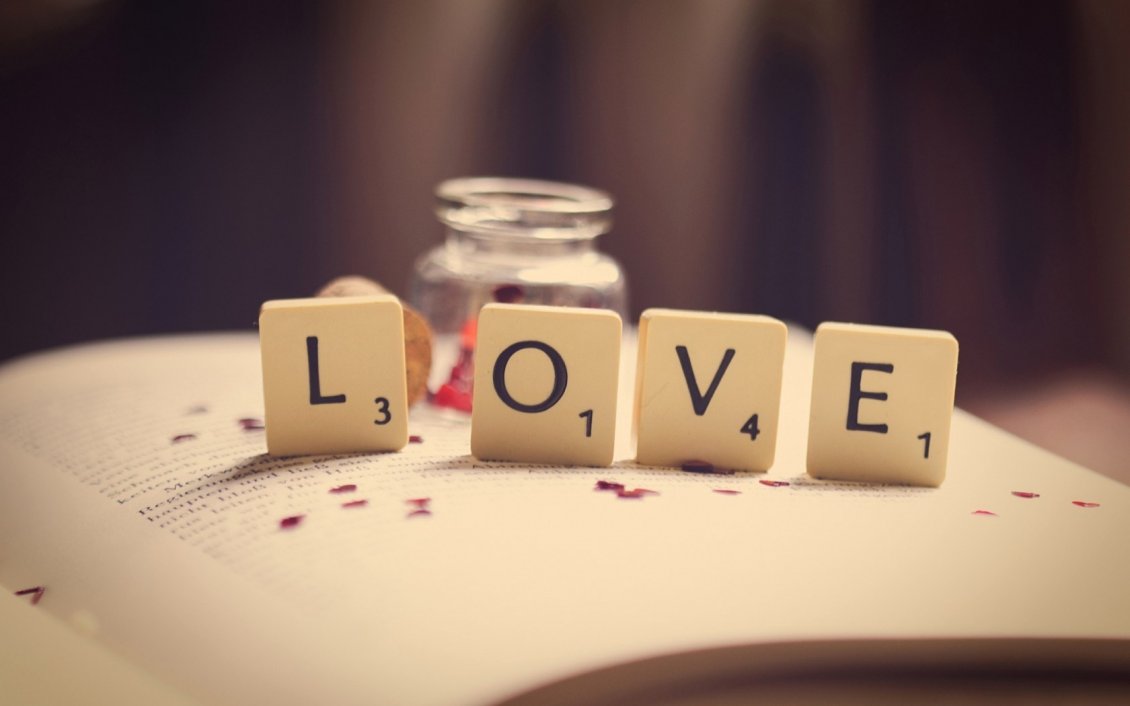 Download Wallpaper Scrabble game - love word