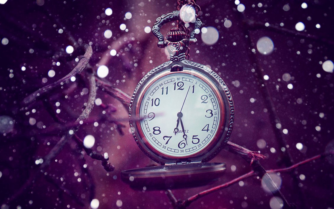 Download Wallpaper Pocket watch in the snowflakes - 3D macro wallpaper