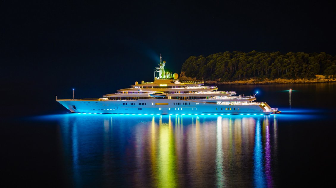 Download Wallpaper Yacht eclipse at night