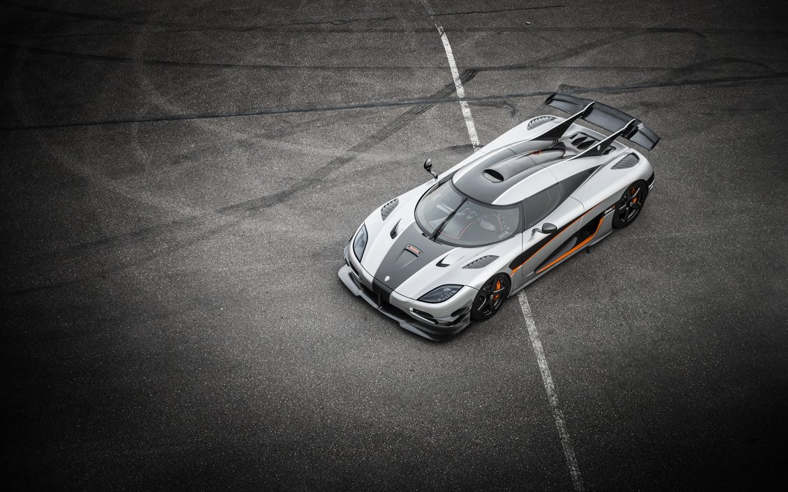 Download Wallpaper Koenigsegg one : 1 the ultimate super car