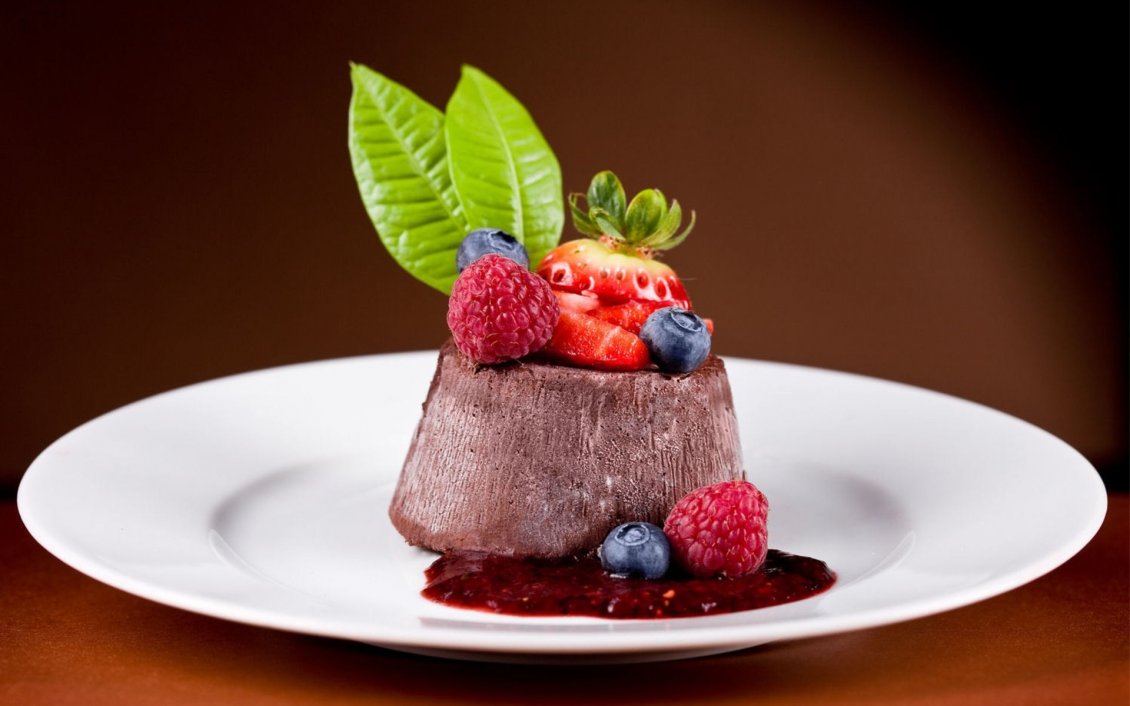 Download Wallpaper Chocolate dessert with berries