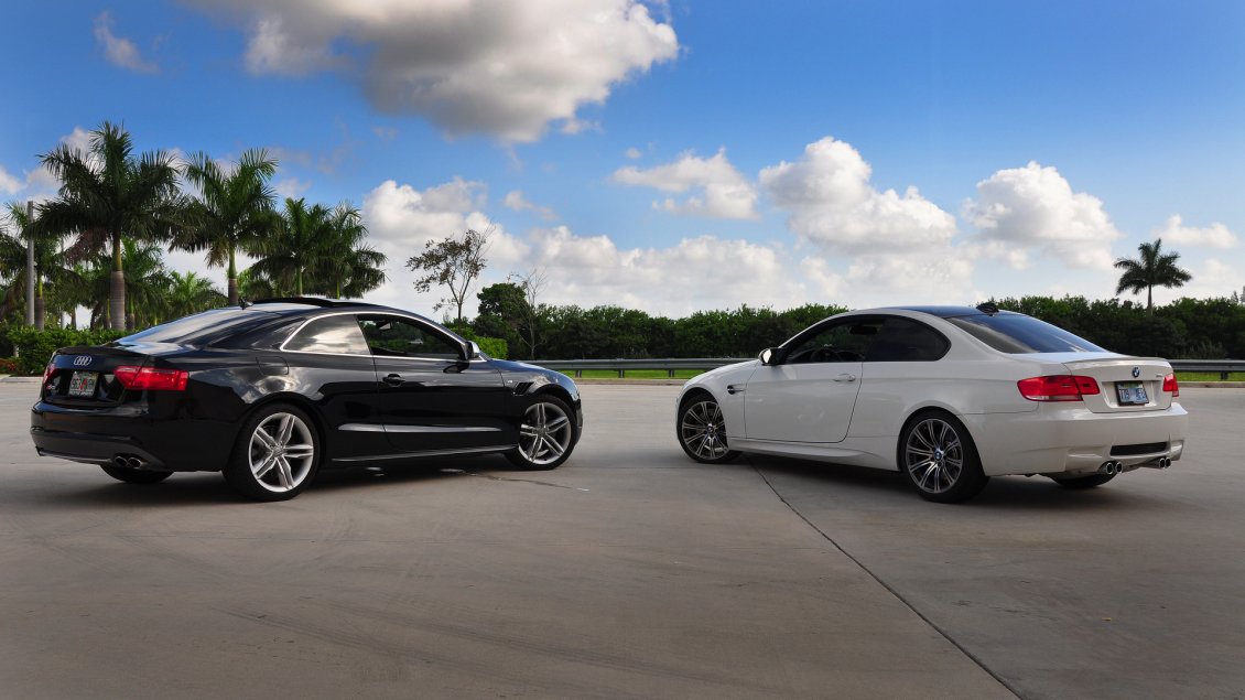 Download Wallpaper White BMW M3 vs Black Audi S5
