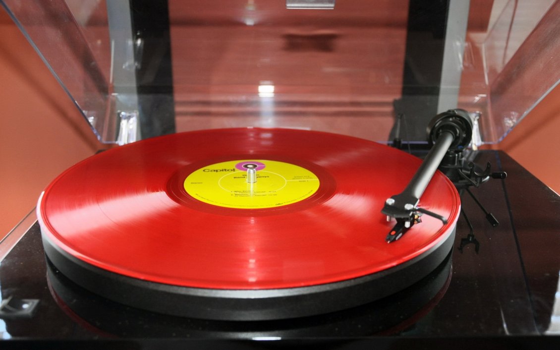 Download Wallpaper Red vinyl and turntable