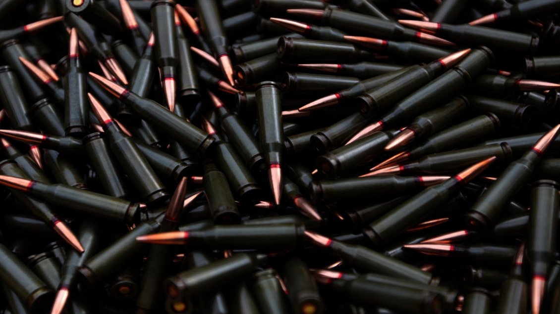 Download Wallpaper Black ammo with pink bullet