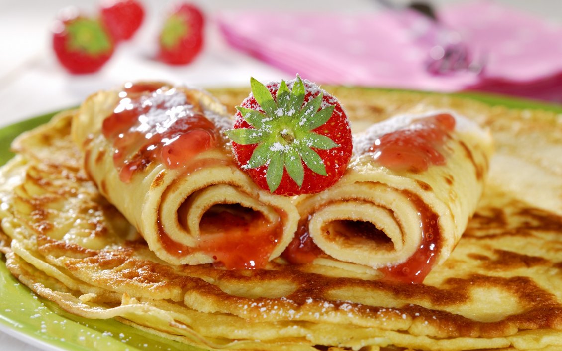 Download Wallpaper Pancakes with strawberry jam
