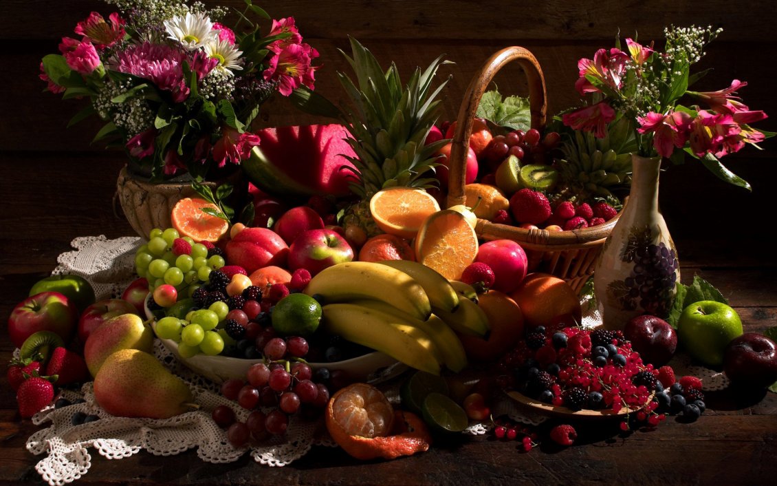 Download Wallpaper Table with many fruits and flowers