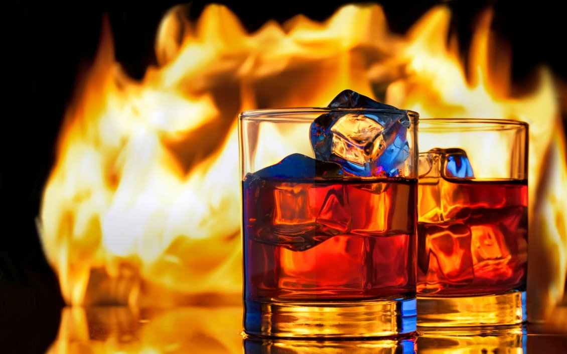 Download Wallpaper Two glasses of whisky with ice