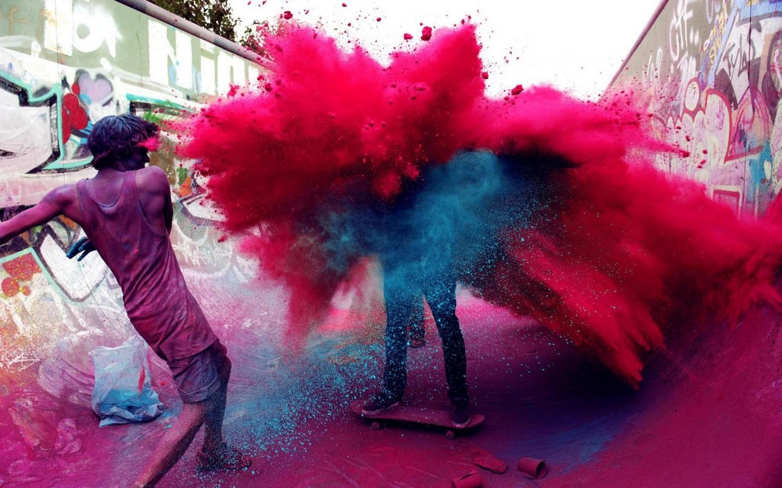 Download Wallpaper Two guys who throw colored powder