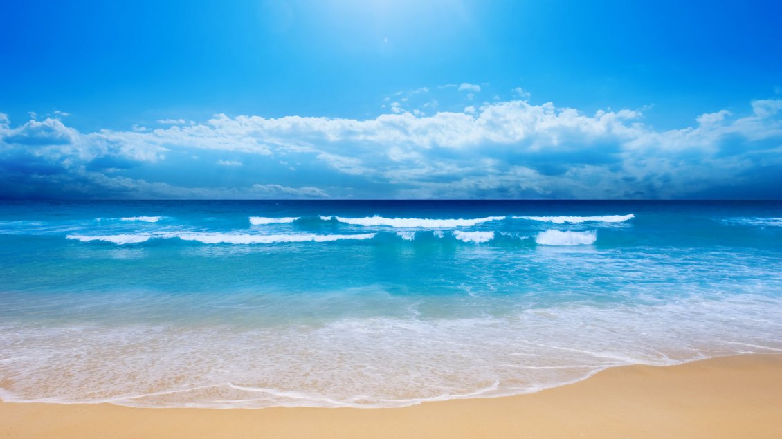 Download Wallpaper Summer time - small waves on the beach
