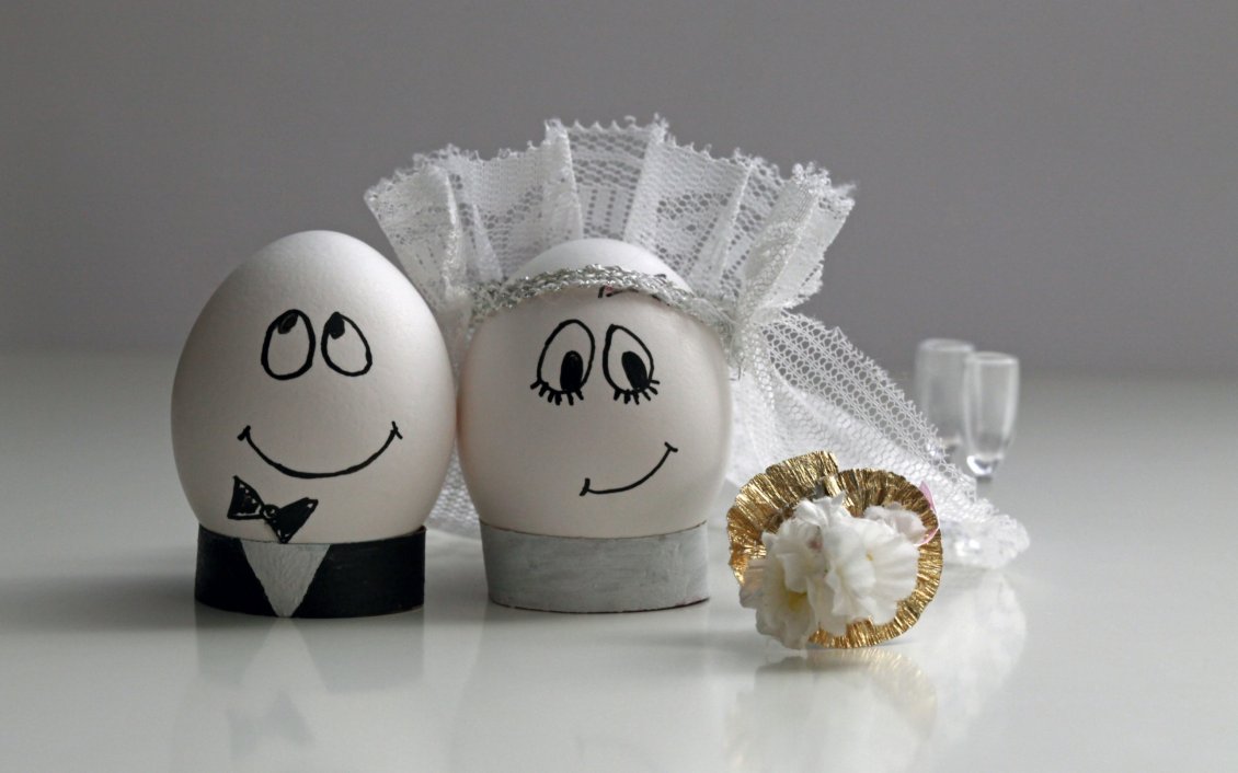 Download Wallpaper Wedding time - Bride and bridegroom eggs