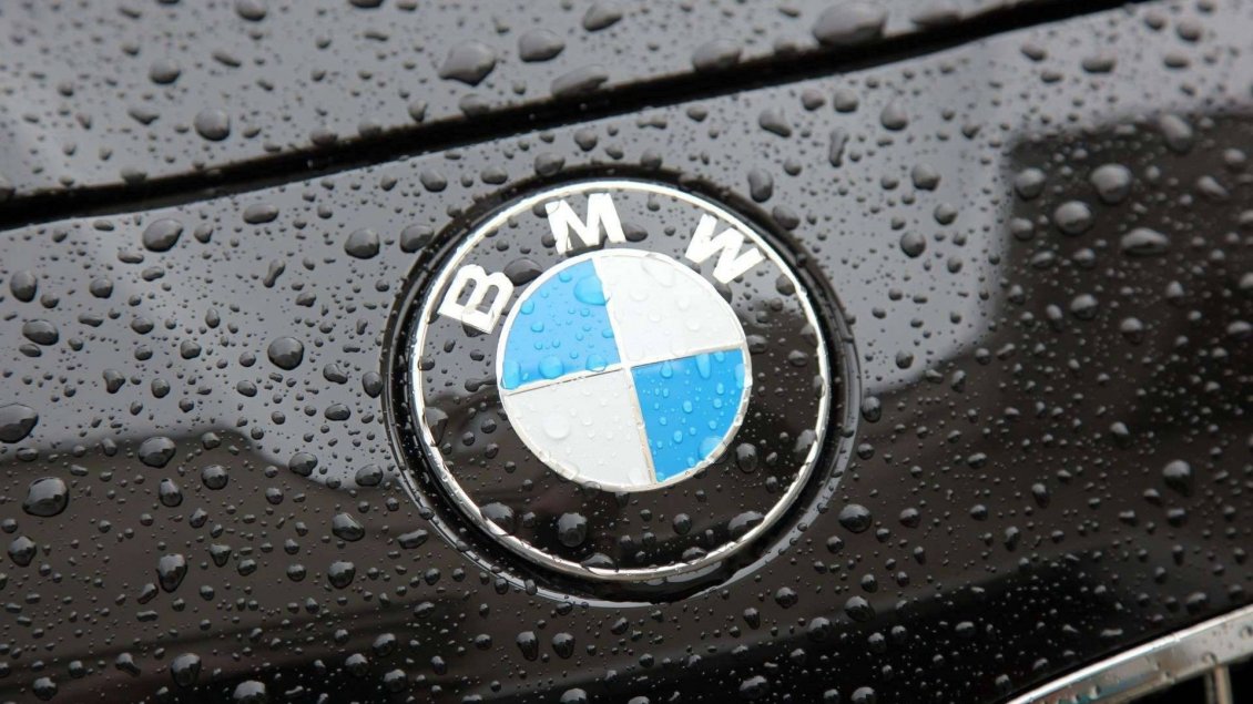 Download Wallpaper The BMW logo on a black car with raindrops