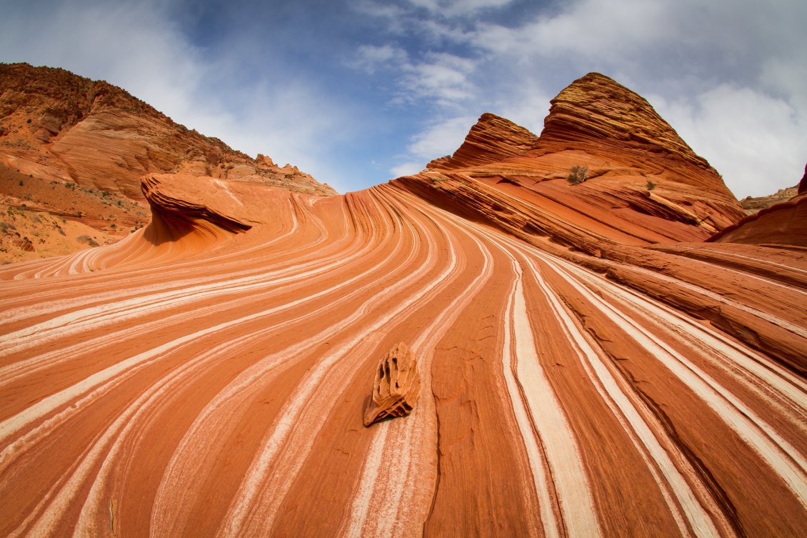 Download Wallpaper The Wave Coyote Buttes - Cliffs and white clouds