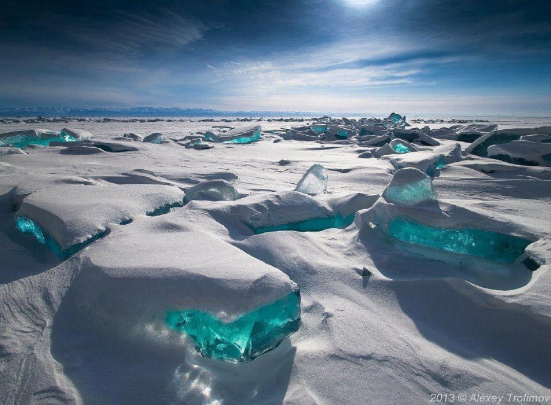 Download Wallpaper Ice and snow on the Baikal lake