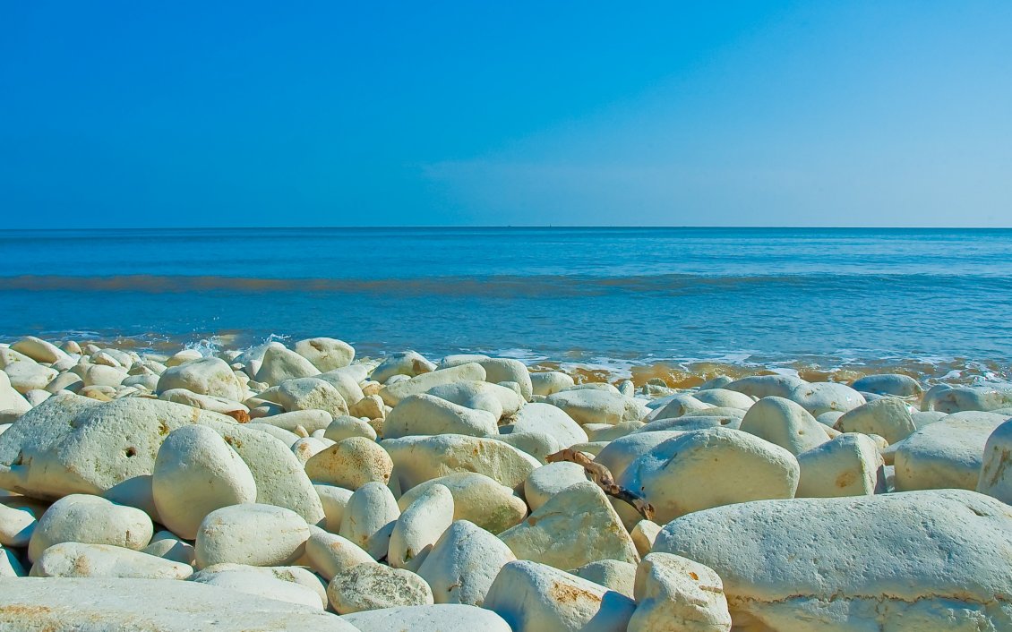 Download Wallpaper White big stones on the shore of the sea