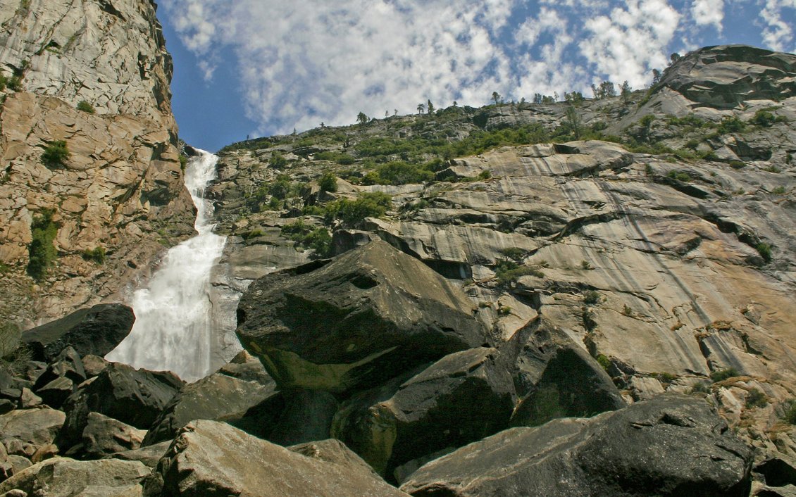 Download Wallpaper Waterfall on the high mountains from rocks