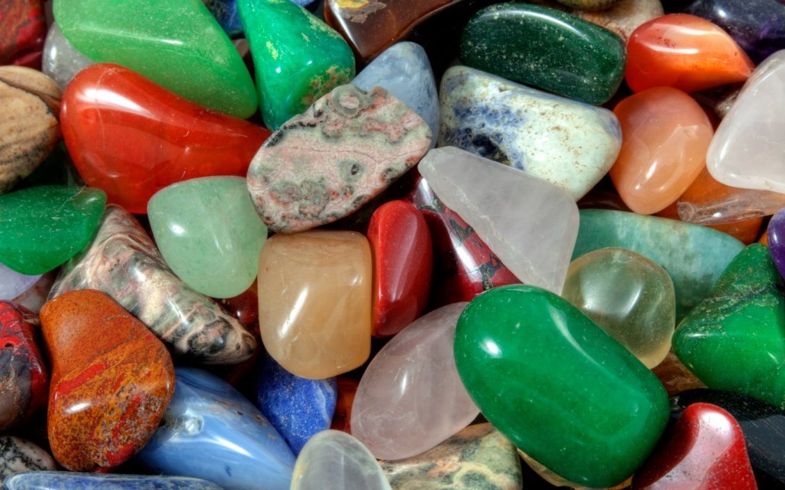 Download Wallpaper Many stones in different forms and colors