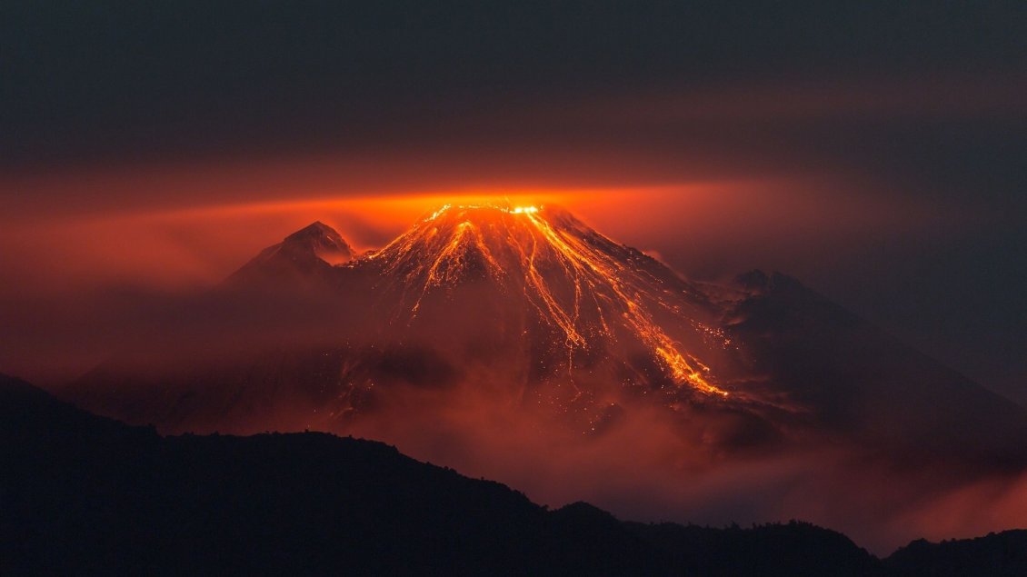 Download Wallpaper Volcano Ride - Red Volcano Eruption