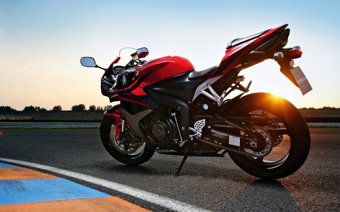 Download Wallpaper Red Honda CBR 600RR on the road