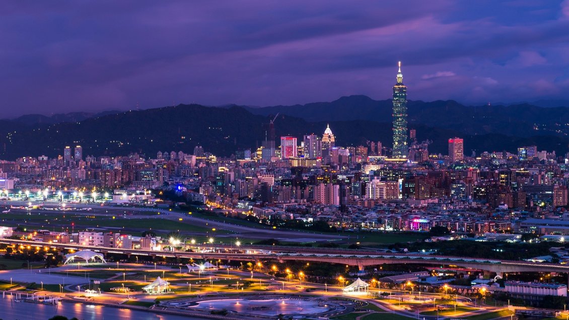 Download Wallpaper Taipei China in the evening