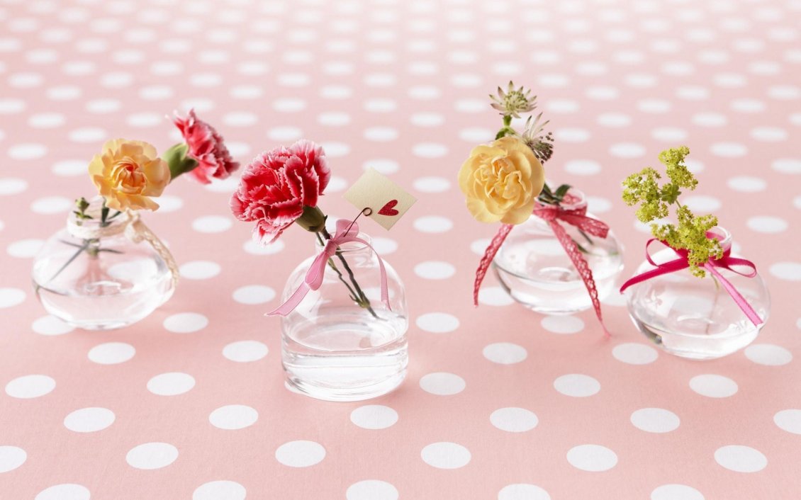 Download Wallpaper Romantic flowers with bows in bottles