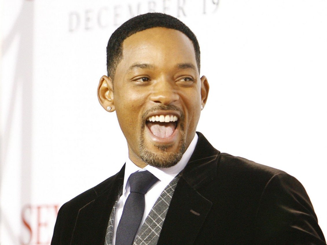 Download Wallpaper Will Smith in suit and tie with smile on face