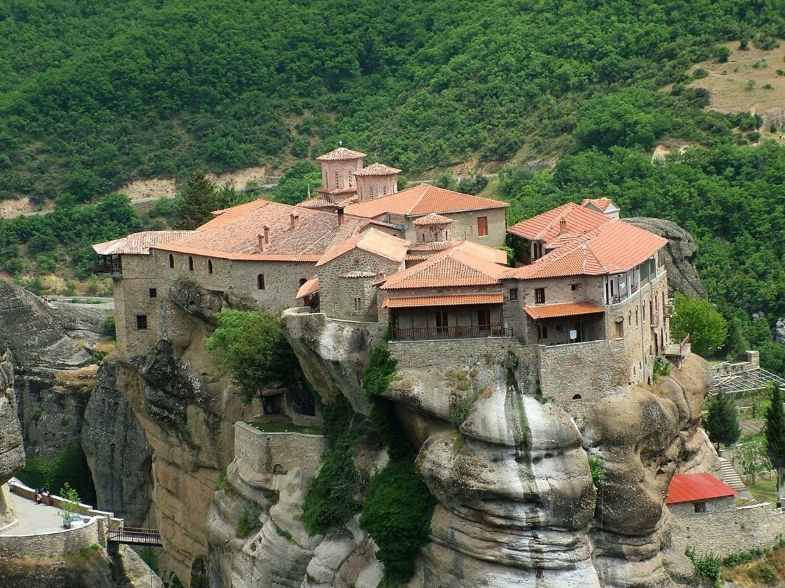 Download Wallpaper Monastery on a cliff - Buildings on a mountaintop