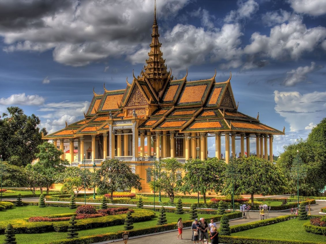 Download Wallpaper Cambodia Royal Palace and surrounding park