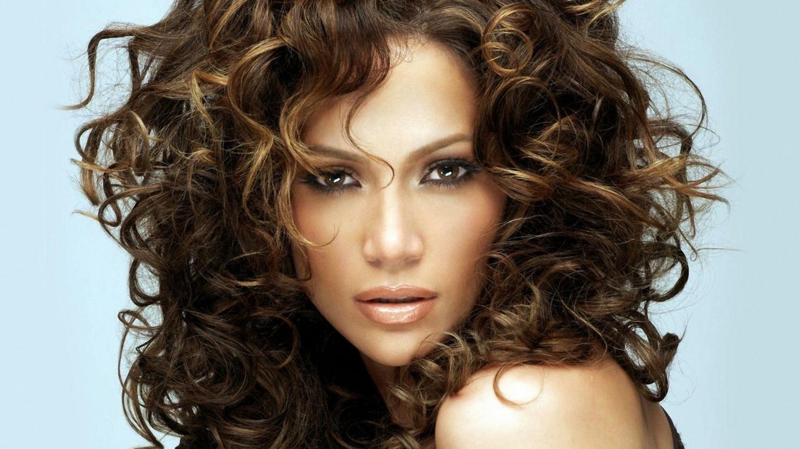 Download Wallpaper Jennifer Lopez with curly hair - Singer and dancer