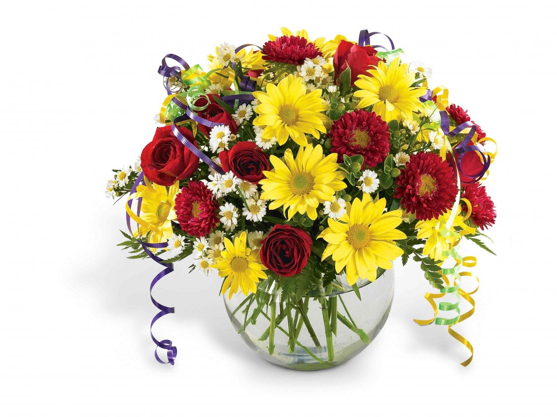Download Wallpaper Bouquet of red, yellow and white flowers in the glass vase