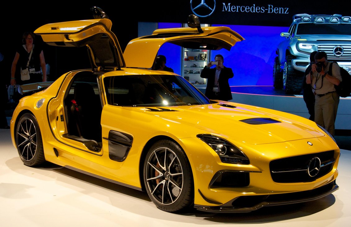 Download Wallpaper Yellow Mercedes-Benz SLS AMG at presentation