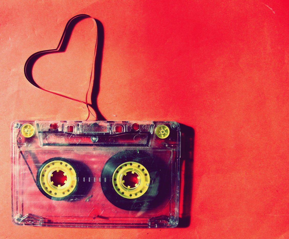 Download Wallpaper A heart made of band of cassette - Love music