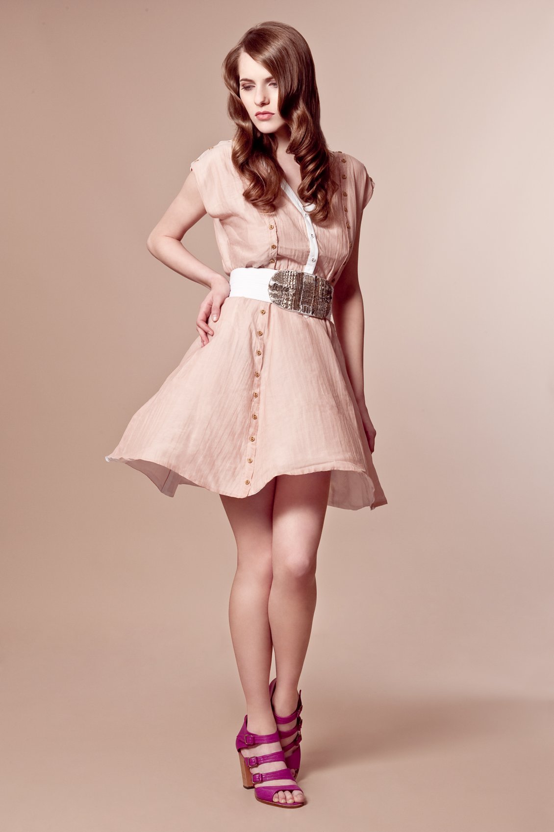 Download Wallpaper Girl model in a dress at presentation