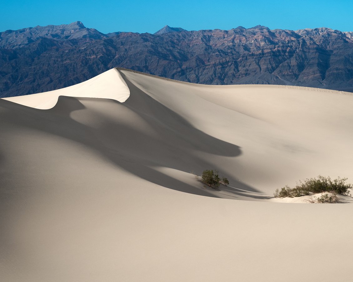 Download Wallpaper Sand mountains in the desert - HD wallpaper