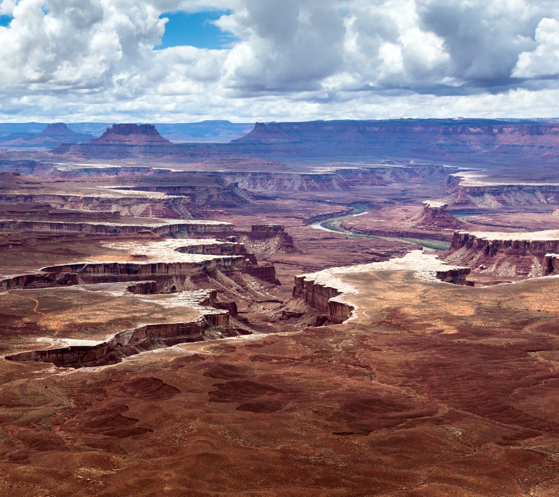 Download Wallpaper Awesome overview in the Canyonlands National Park