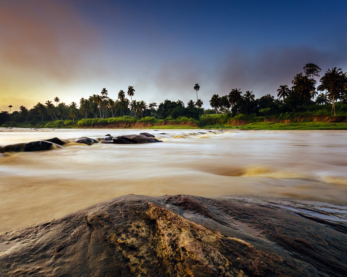Download Wallpaper River from Pinnawala, Sri-Lanka