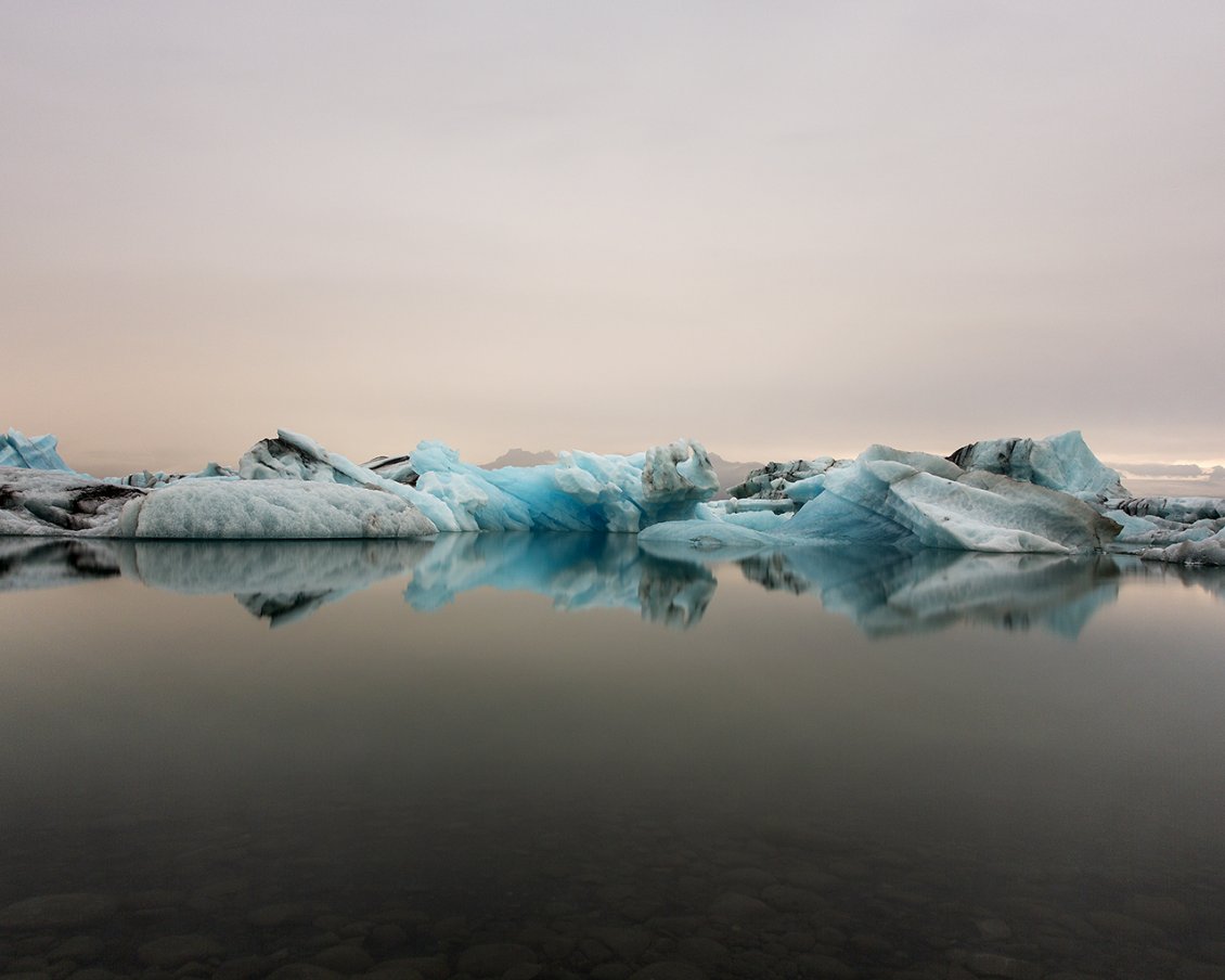 Download Wallpaper Ice in the middle of water - Glacier Lagoon, Iceland