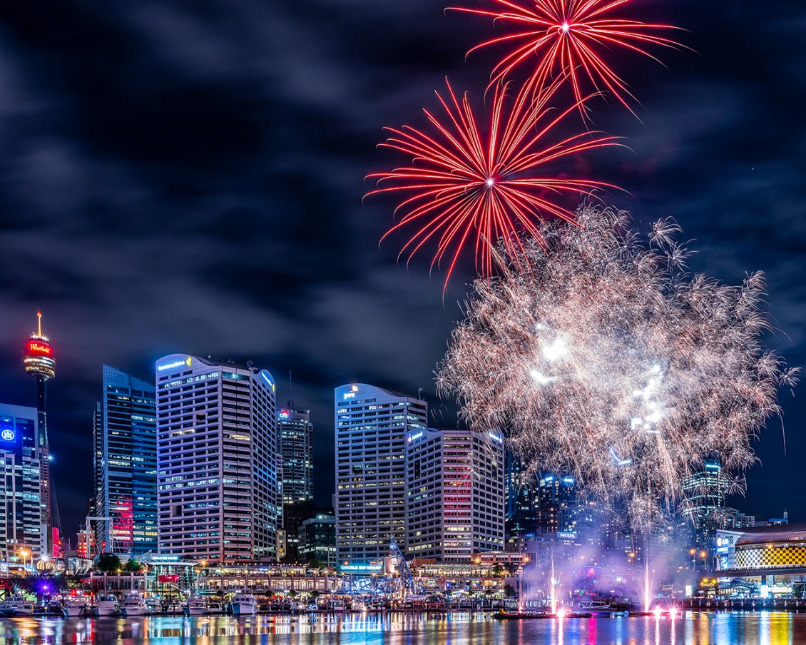 Download Wallpaper Fireworks over the city - Darling Harbour, Australia