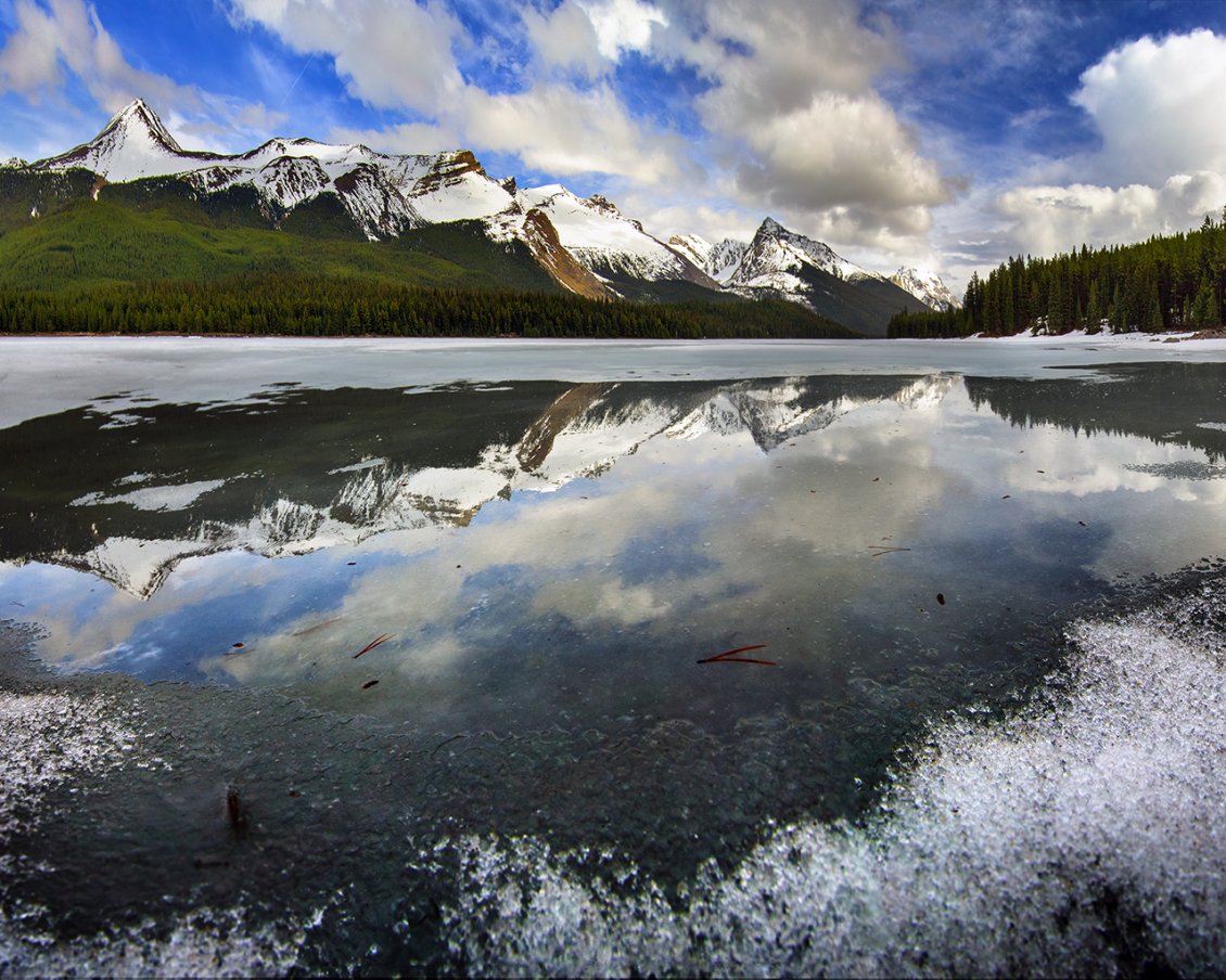 Download Wallpaper Winter time - Frozen lake and snow on the mountains
