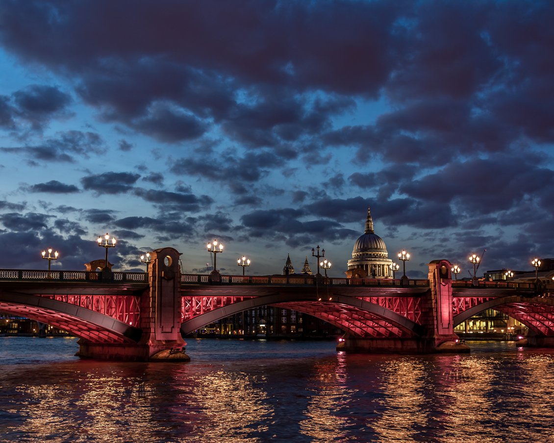 Download Wallpaper Red Southwark bridge crossing the river Thames