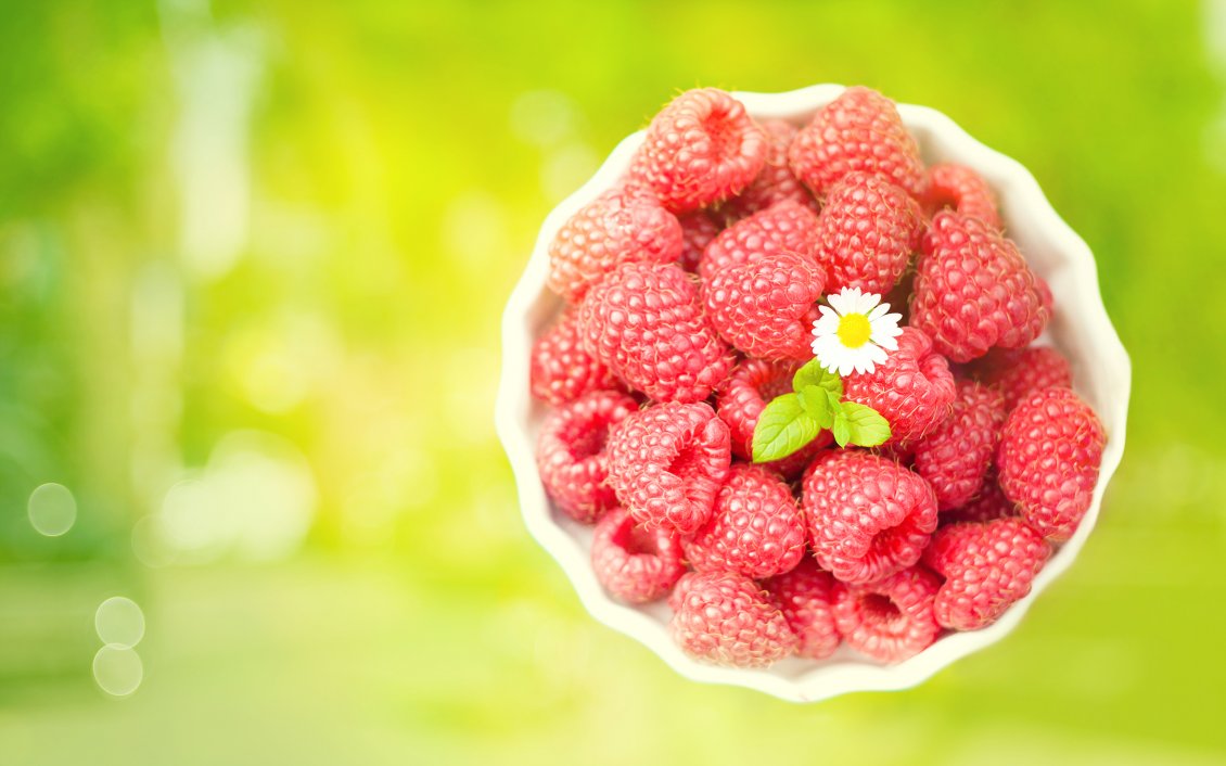 Download Wallpaper A white bowl full with raspberries