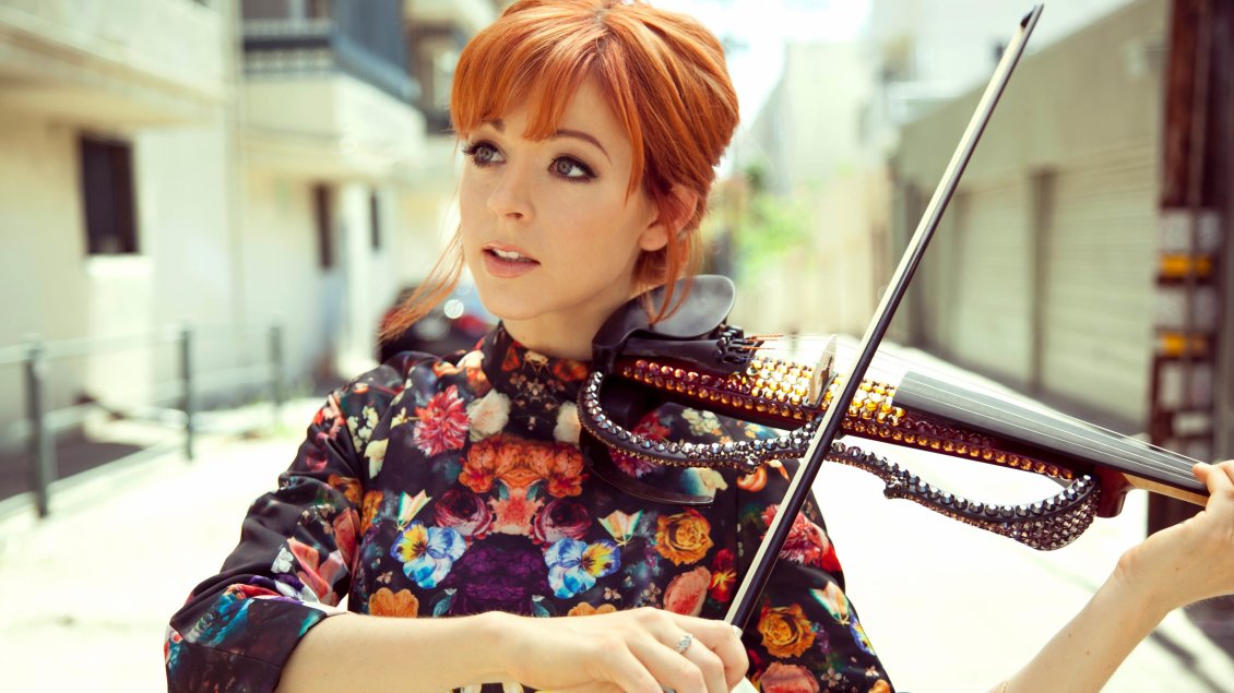 Download Wallpaper Lindsey Stirling with her violin - An American violinist