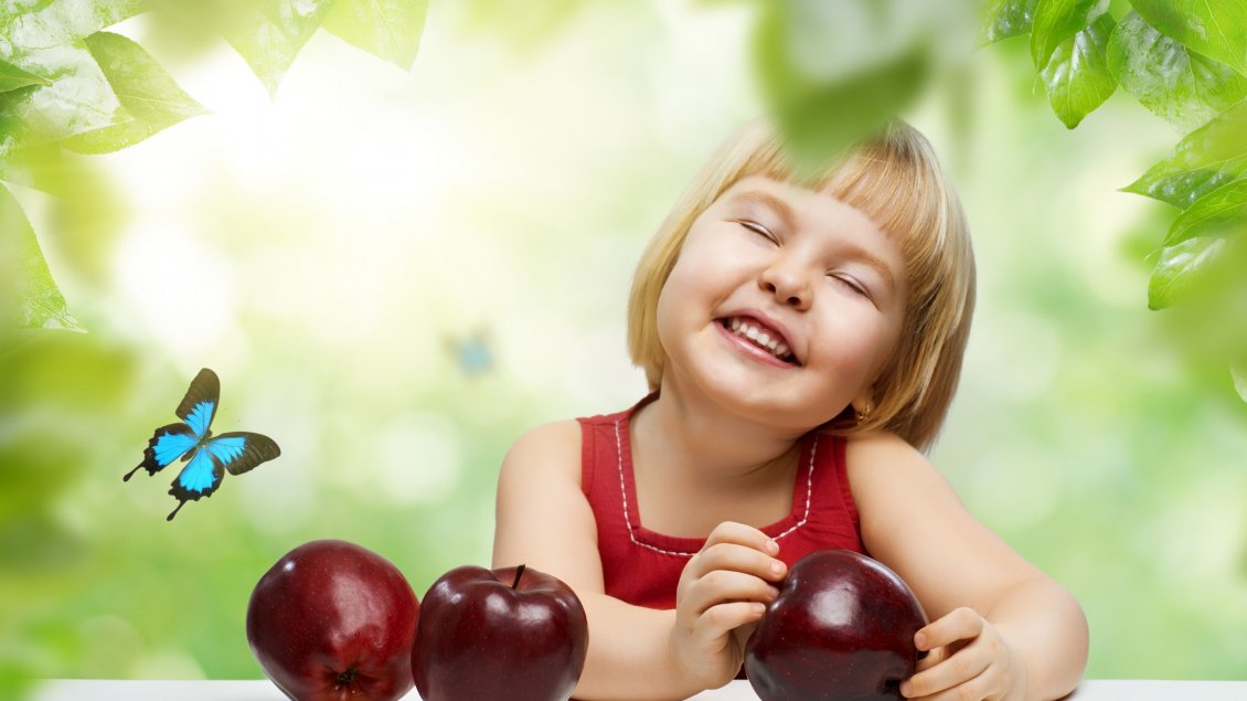 Download Wallpaper A sweet girl with a smile on face and with three red apples