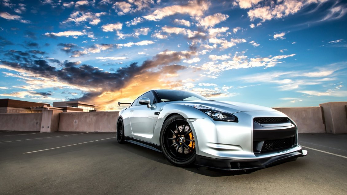Download Wallpaper Stunning Silvery Nissan GT-R35 front view
