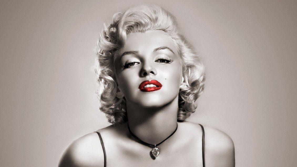 Download Wallpaper American actress Marilyn Monroe with red lips
