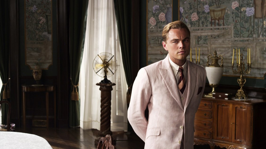 Download Wallpaper The actor Jay Gatsby in white suit