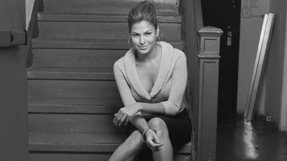 Download Wallpaper Black and white wallpaper with Eva Mendes on stairs