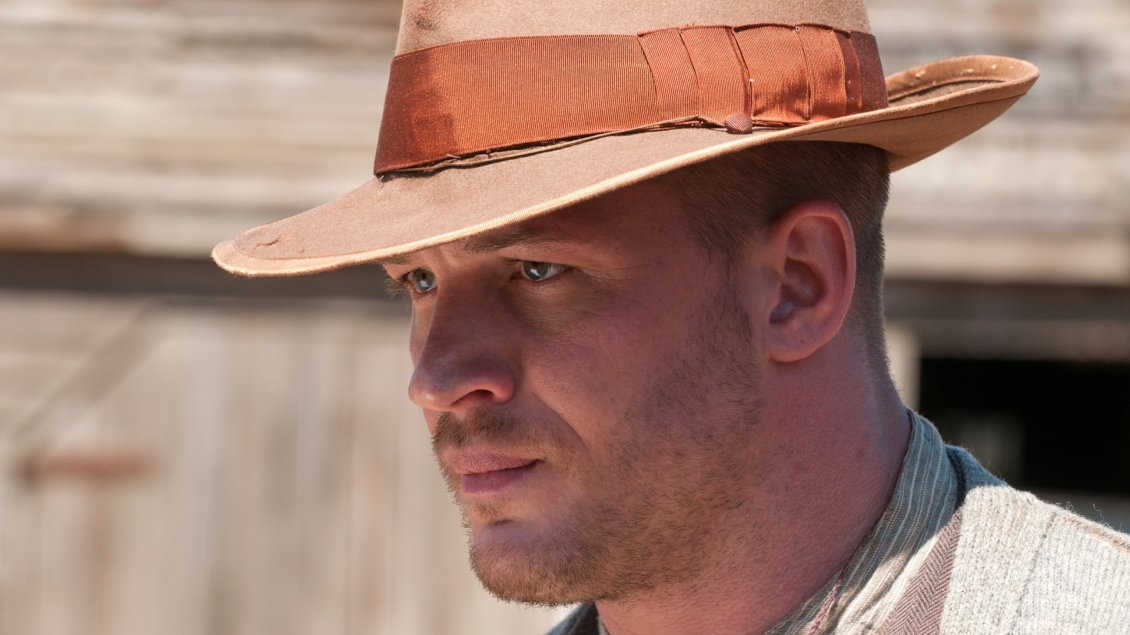 Download Wallpaper Tom Hardy with a hat in the Lawless movie