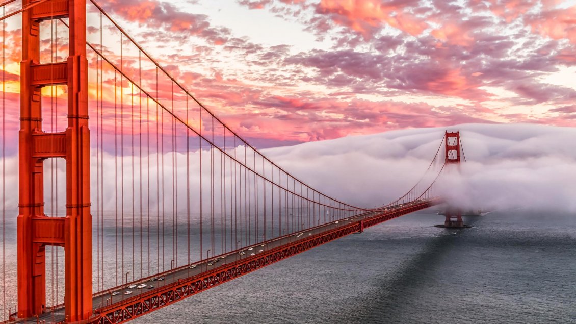 Download Wallpaper Golden Gate Bridge in fog in San Francisco